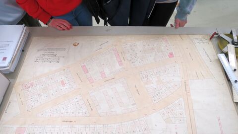 GirlsDay 2025 - AfB Limburg a. d. Lahn Alte Karte auf einem Tisch von oben betrachtet