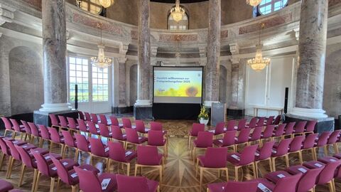 Freisprechung 2025 Bestuhlte Rotunde im Biebricher Schloß