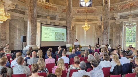 Freisprechung 2025 Vortrag vor Publikum